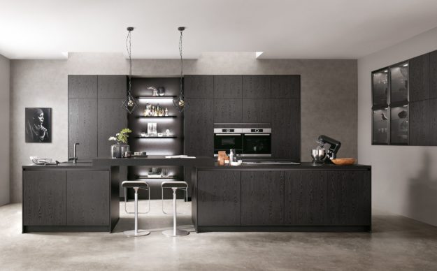 Bild von Design Küche in schwarz mit Holzmaserung